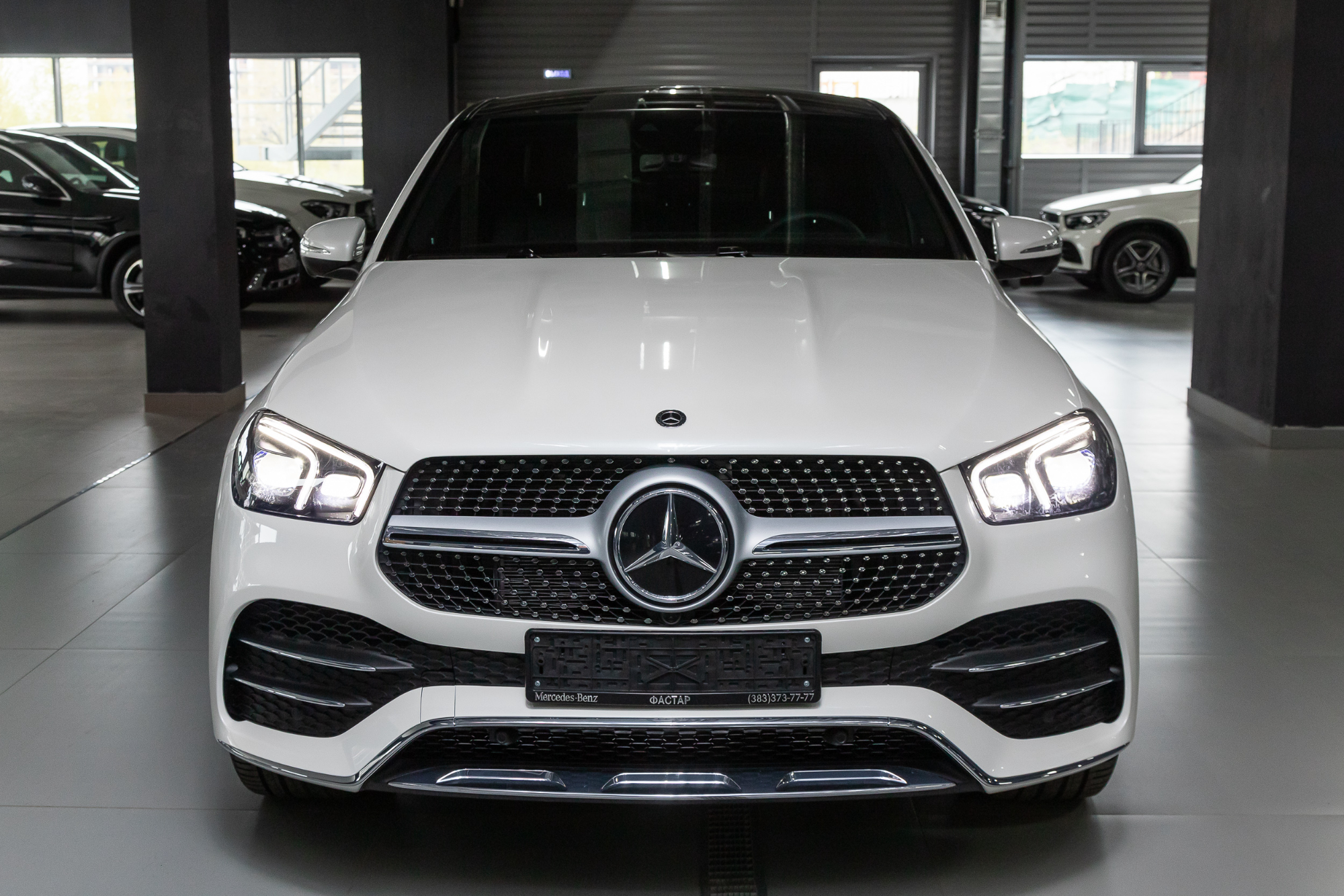 Mercedes bo ostal doma